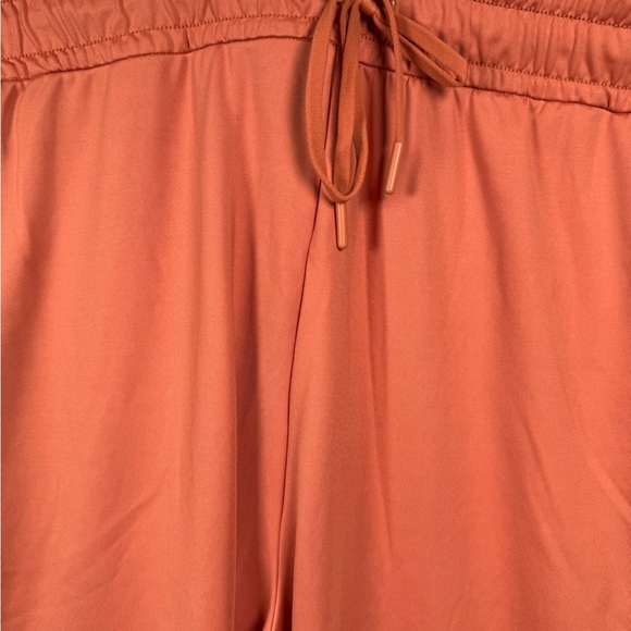 Zuda Z-Move Women’s Tapered Pant With Comfort Waistband Light Clay 5X - Picture 2 of 15